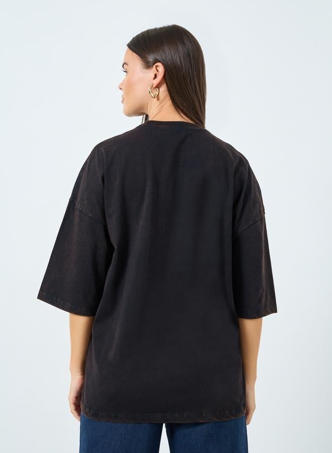 Styli Black Oversized Washed T-Shirt with Badge Detail - Image 4